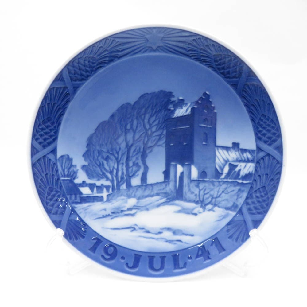 美品 ROYAL COPENHAGEN ロイヤルコペンハーゲン 1941年「デンマークの村の教会」 イヤープレート 1枚 ウォールプレート 飾皿 昭和16年 SY12210B4 【中古】