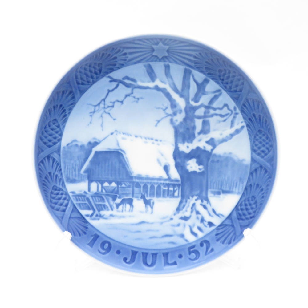 美品 ROYAL COPENHAGEN ロイヤルコペンハーゲン 1952年「林のクリスマス」 イヤープレート 1枚 ウォールプレート 飾皿 昭和27年 SY12221B4 【中古】