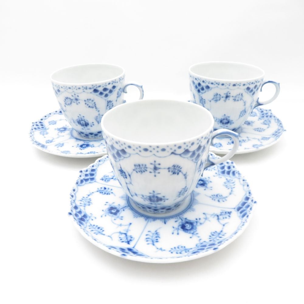 美品 ROYAL COPENHAGEN ロイヤルコペンハーゲン ブルーフルーテッドフルレース 072 073 コーヒーカップ＆ソーサー 3客 セット 珈琲 白磁 青 テーブルウェア SU11892Q1 【中古】