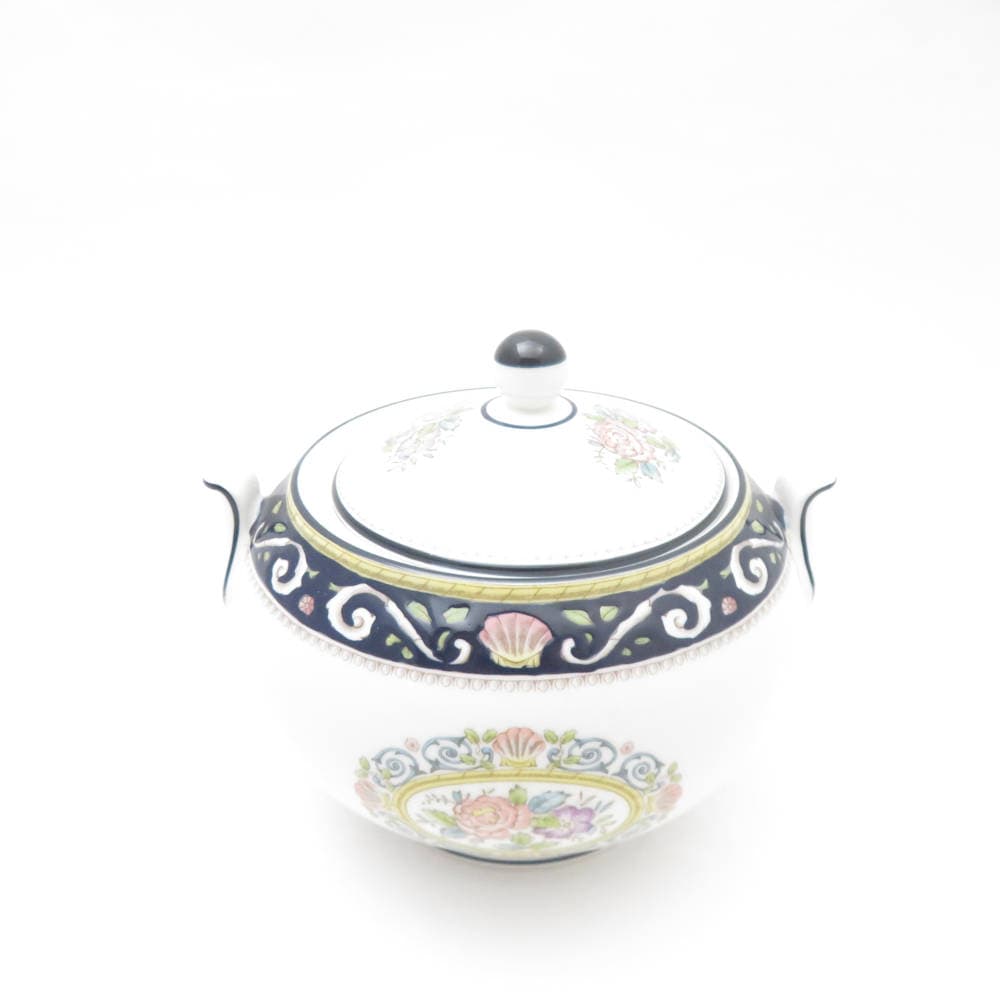 美品 WEDGWOOD ウェッジウッド ラニーミード シュガーポット 1点 砂糖 蓋付き 花柄 フラワー 黒壺 英国 SU11615V1 【中古】