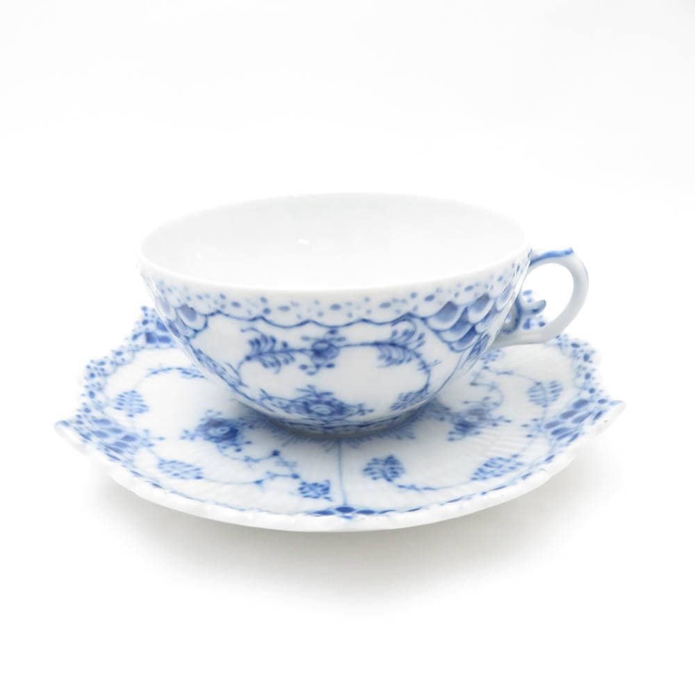 美品 ROYAL COPENHAGEN ロイヤルコペンハーゲン ブルーフルーテッド フルレース 1130 ティーカップ＆ソーサー 1客 SY12538A1 【中古】