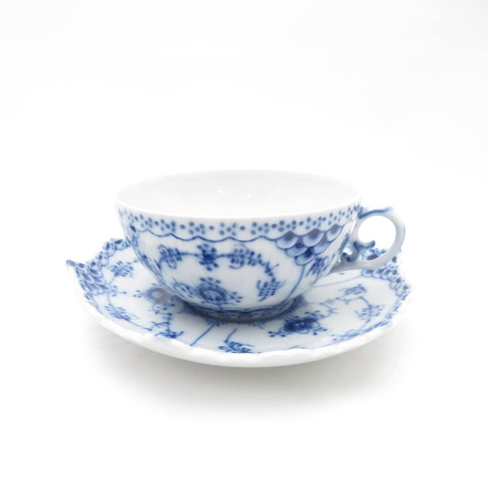 美品 ROYAL COPENHAGEN ロイヤルコペンハーゲン ブルーフルーテッド フルレース 081/082 ティーカップ＆ソーサー 1客 SY12539A1 【中古】