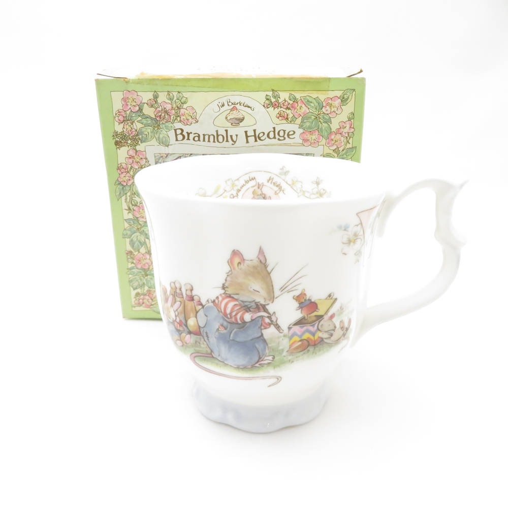 美品 ROYAL DOULTON ロイヤルドルトン ブランベリーヘッジ マグカップ 1点 THE BIRTHDAY バースデイ SY12566F2 【中古】