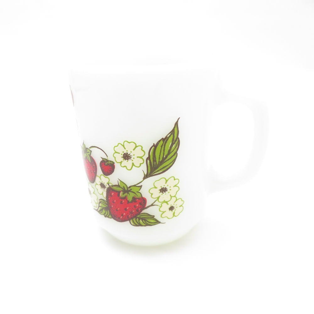 美品 Fire-King ファイヤーキング ストロベリー＆フラワー マグカップ 1970年代中後期～1986年 コップ SY12967L2 【中古】