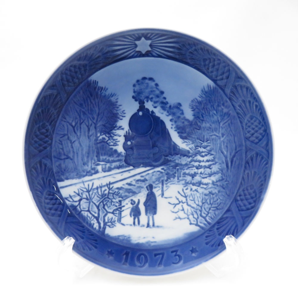 美品 ROYAL COPENHAGEN ロイヤルコペンハーゲン 1973年 クリスマスの帰省 イヤープレート 昭和48年 18cm ウォールプレート 飾り皿 SY13046R1 【中古】