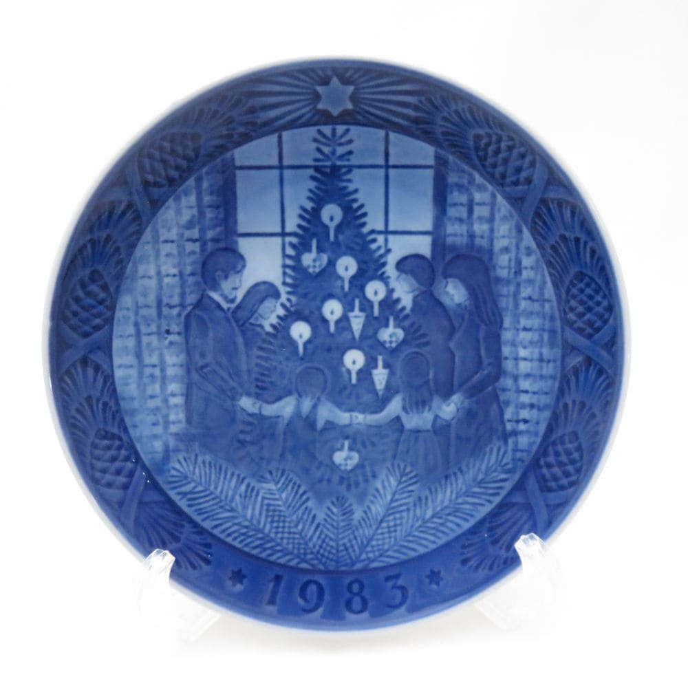 美品 ROYAL COPENHAGEN ロイヤルコペンハーゲン 1983年 メリークリスマス イヤープレート 昭和58年 18cm ウォールプレート 飾り皿 SY13056R1 【中古】