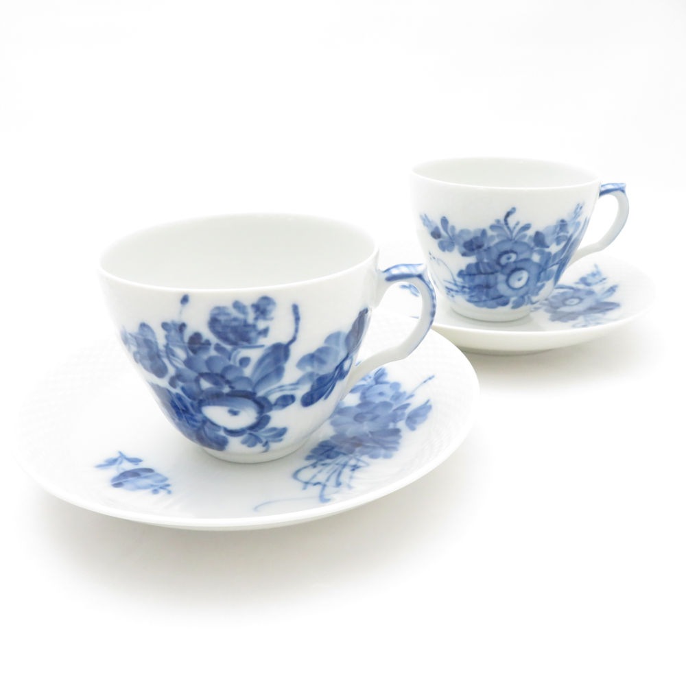 美品 ROYAL COPENHAGEN ロイヤルコペンハーゲン ブルーフラワーカーブ 1870 コーヒーカップ＆ソーサー 2客 ペア 珈琲 花柄 白磁 青 テーブルウェア SU12924H2 【中古】