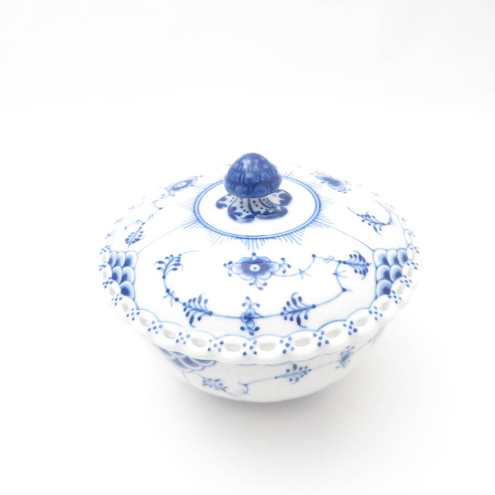 美品 ROYAL COPENHAGEN ロイヤルコペンハーゲン ブルーフルーテッドフルレース 276/568 ボウル 1枚 蓋付 菓子 鉢 テーブルウェア SU12954B4 【中古】