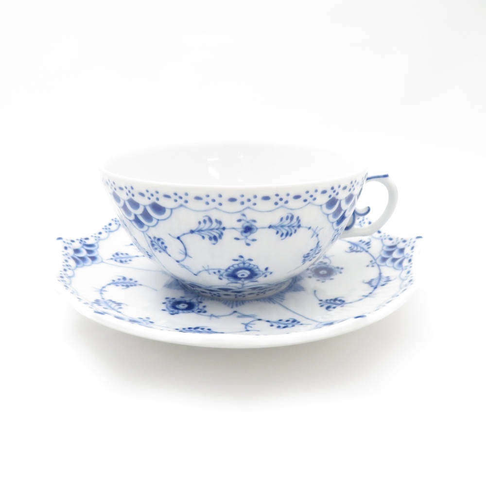 美品 ROYAL COPENHAGEN ロイヤルコペンハーゲン ブルーフルーテッドフルレース 081/082 ティーカップ＆ソーサー 1客 白磁 青 高級食器 テーブルウェア SU12956B4 【中古】