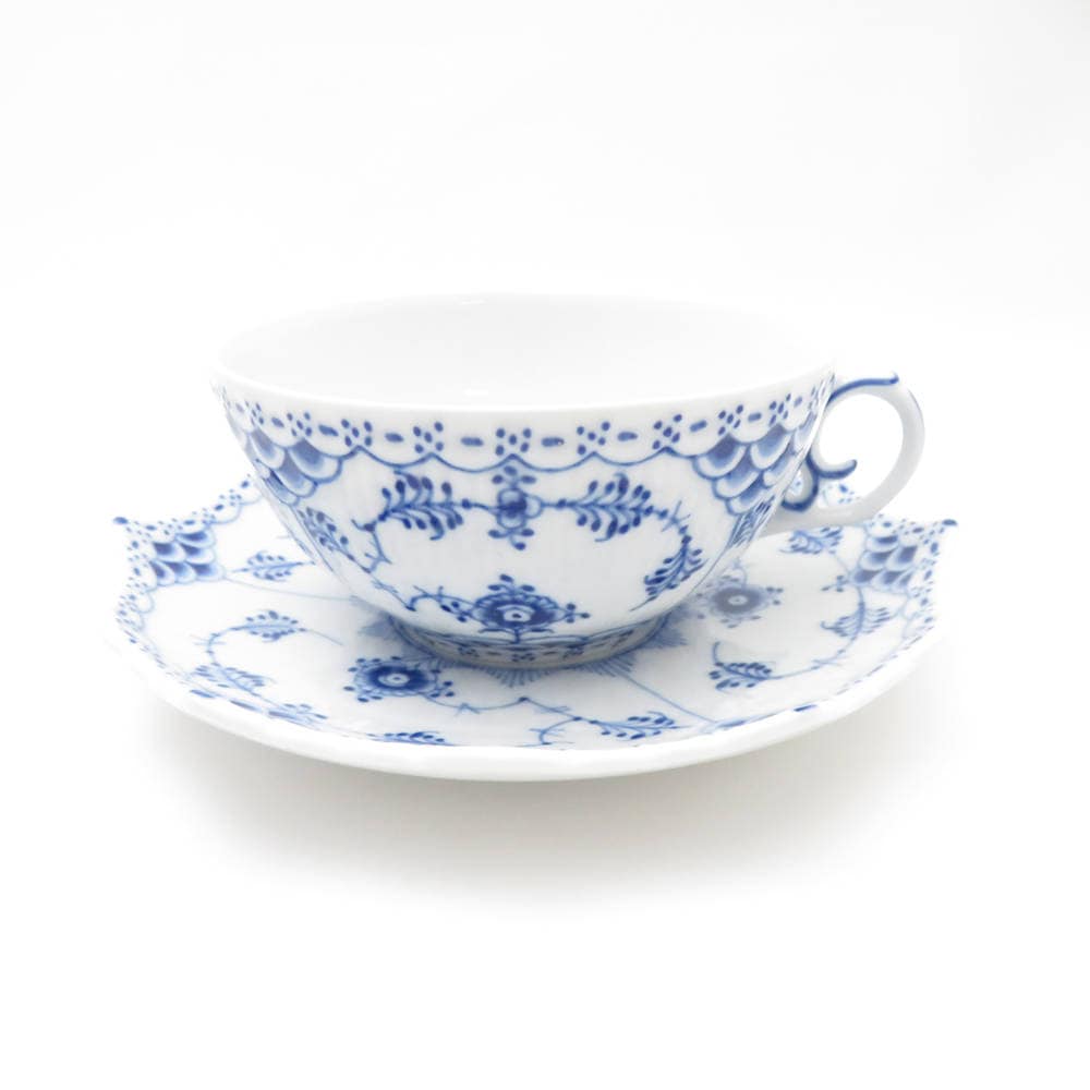 美品 ROYAL COPENHAGEN ロイヤルコペンハーゲン ブルーフルーテッドフルレース 081/082 ティーカップ＆ソーサー 1客 白磁 青 高級食器 テーブルウェア SU12957B4 【中古】
