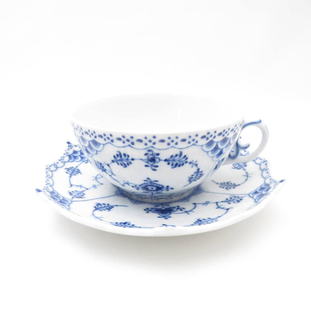 美品 ROYAL COPENHAGEN ロイヤルコペンハーゲン ブルーフルーテッドフルレース 081/082 ティーカップ＆ソーサー 1客 白磁 青 高級食器 テーブルウェア SU12958B4 【中古】