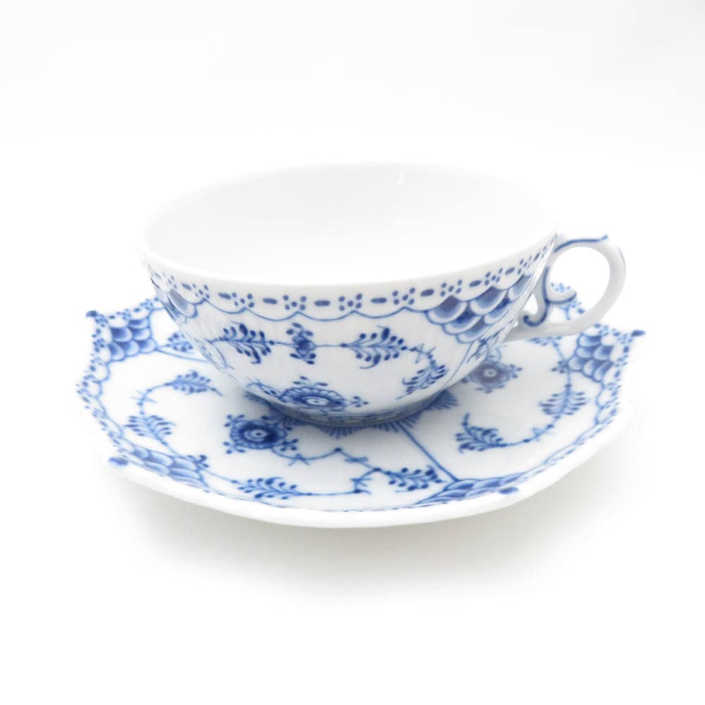 美品 ROYAL COPENHAGEN ロイヤルコペンハーゲン ブルーフルーテッドフルレース 081/082 ティーカップ＆ソーサー 1客 白磁 青 高級食器 テーブルウェア SU12960B4 【中古】