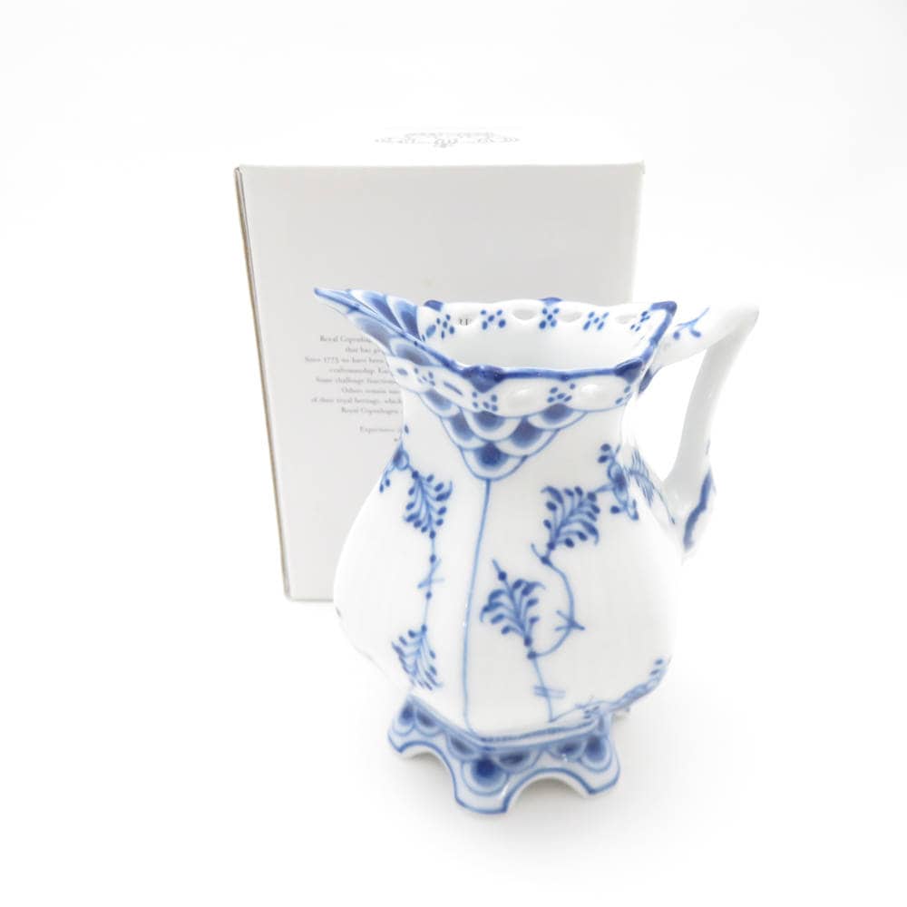 美品 ROYAL COPENHAGEN ロイヤルコペンハーゲン ブルーフルーテッドフルレース 392 クリーマー 1点 顔付 クリーム ミルク ジャグ ポット SU12966B4 【中古】