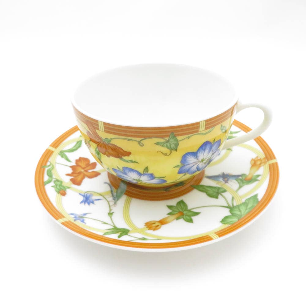 新品未使用洋風のトレー3枚！高級ティーカップ5セット付き綺麗です。 新品未使用洋風のトレー3枚！高級ティーカップ5セット付き綺麗です。