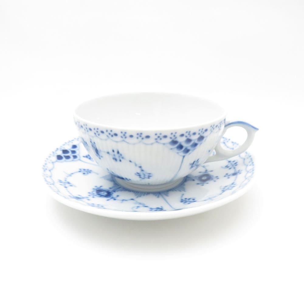美品 ROYAL COPENHAGEN ロイヤルコペンハーゲン ブルーフルーテッドハーフレース ティーカップ＆ソーサー SC9051G1 【中古】