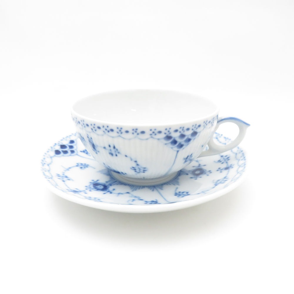美品 ROYAL COPENHAGEN ロイヤルコペンハーゲン ブルーフルーテッドハーフレース ティーカップ＆ソーサー SC9051G1 【中古】