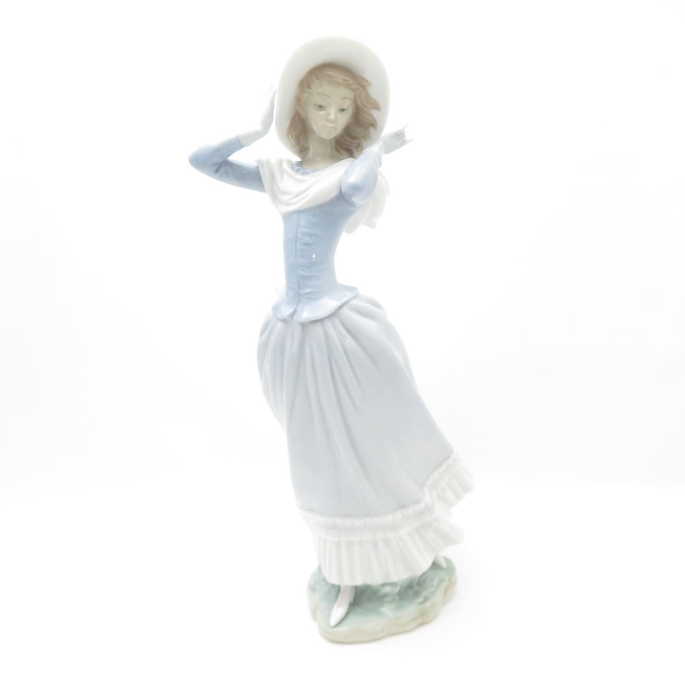 LLADRO リヤドロ 4936 春のそよ風 SPRING BREEZE フィギュリン 置物 陶器人形 女性 帽子 オブジェ SC9065Z 【中古】