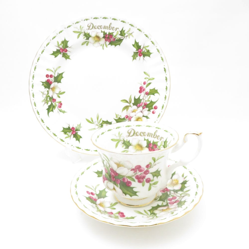 ROYAL ALBERT ロイヤルアルバート フラワーオブザマンス 12月 クリスマスローズ カップ＆ソーサー 中皿 1セット トリオ December 20cmプレート SM4659A3 【中古】