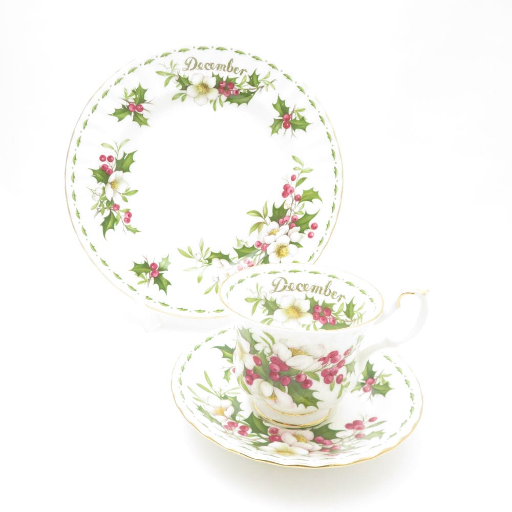 ROYAL ALBERT ロイヤルアルバート フラワーオブザマンス 12月 クリスマスローズ カップ＆ソーサー 中皿 1セット トリオ December 20cmプレート SM4660A3 【中古】