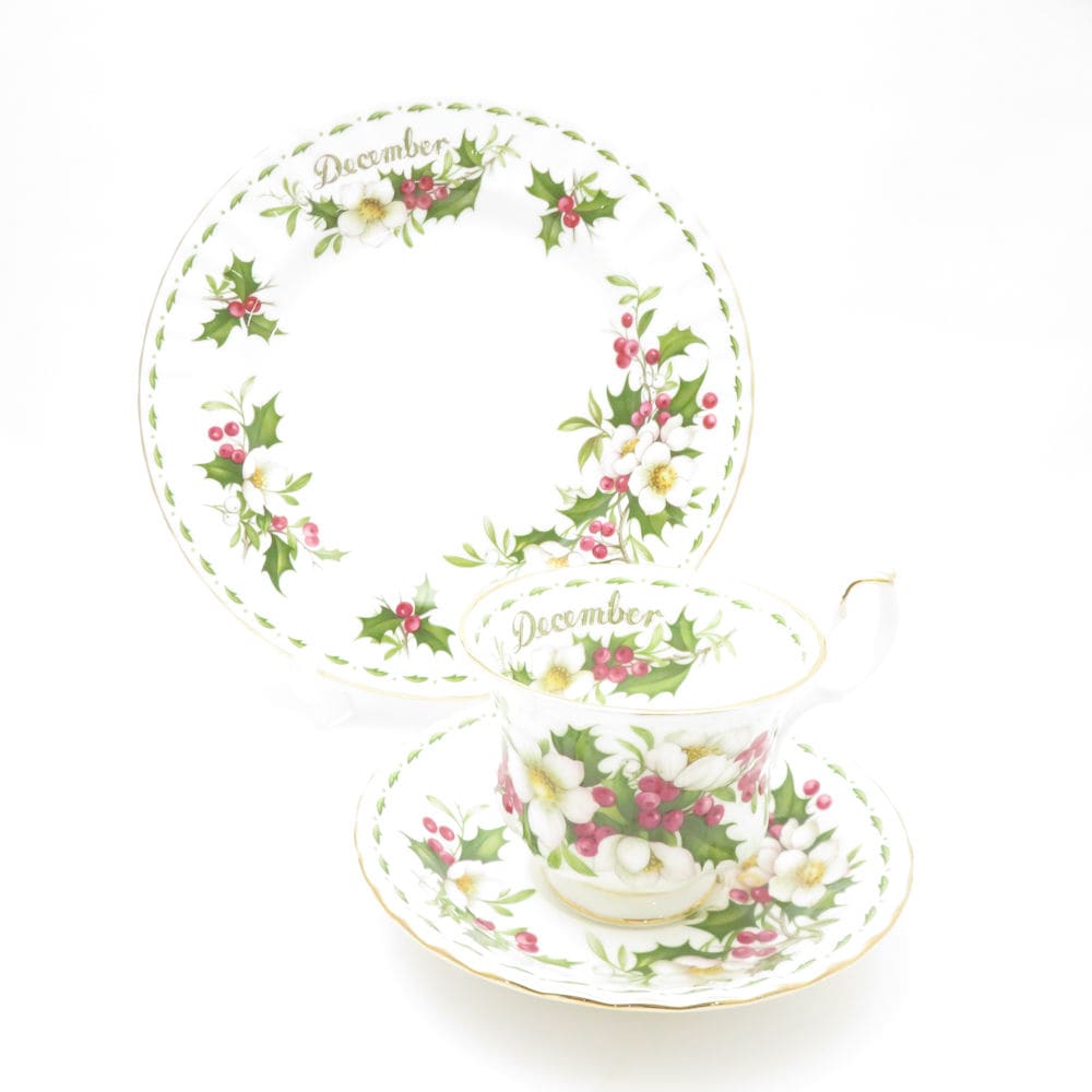 ROYAL ALBERT ロイヤルアルバート フラワーオブザマンス 12月 クリスマスローズ カップ＆ソーサー 中皿 1セット トリオ December 20cmプレート SM4661A3 【中古】