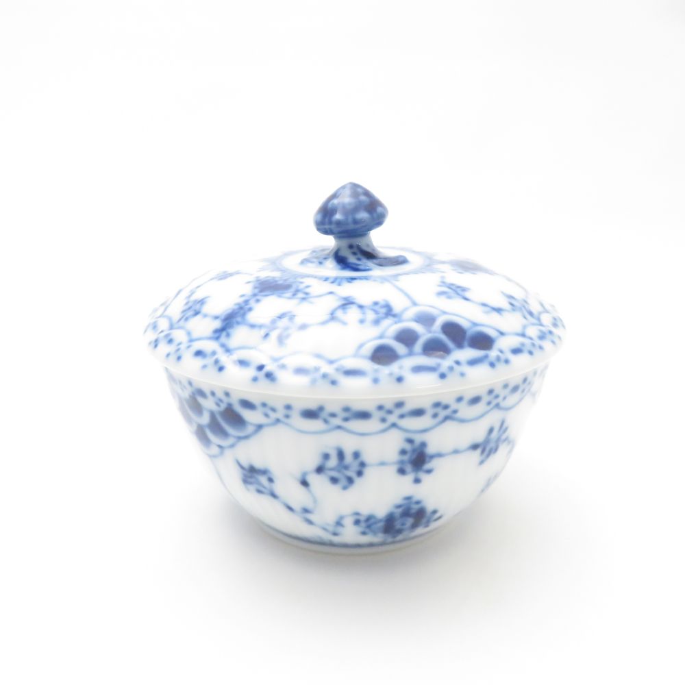美品 ROYAL COPENHAGEN ロイヤルコペンハーゲン ブルーフルーテッドハーフレース シュガーボウル 砂糖 デンマーク製 SC9121B2 【中古】