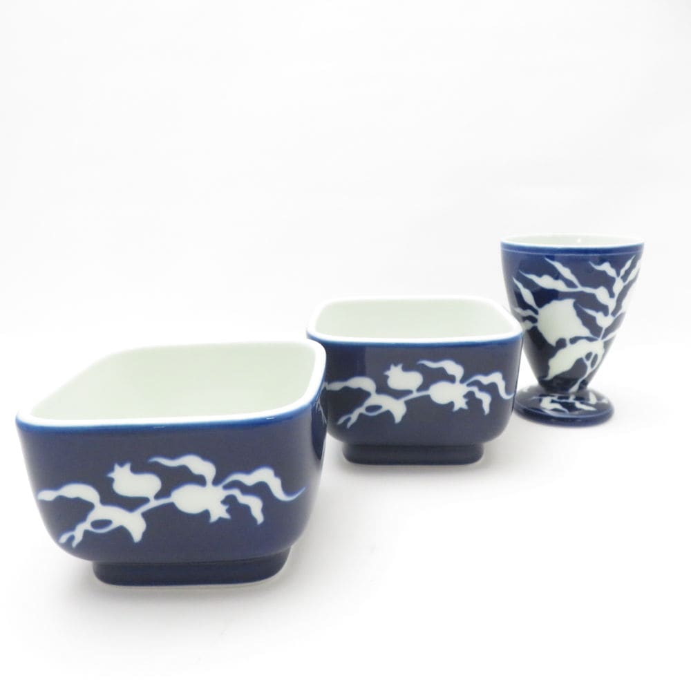 Fukagawa Seiji 深川製磁 明宣徳年製写 草花折枝白抜紋 酒器 角皿 3点 セット ゴブレット 杯 小鉢 深皿 SM4748B4 【中古】
