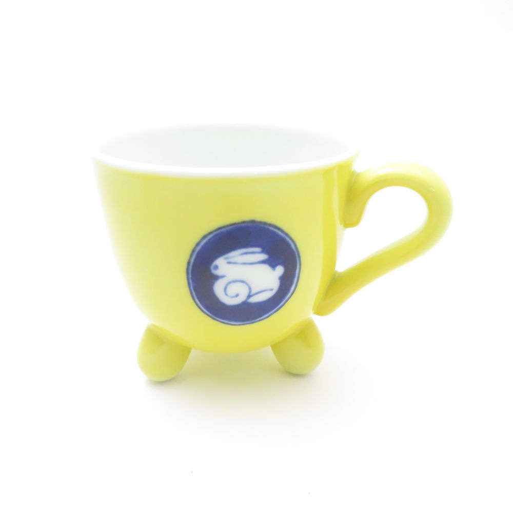 美品 Fukagawa Seiji 深川製磁 黄地兎(うさぎ) 三ツ足マグカップ コップ 有田焼 SY13414D2 【中古】