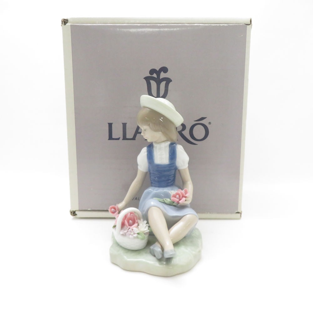 美品 LLADRO リヤドロ 1287 花を摘む少女 フィギュリン 置物 陶器人形 廃盤 絶版 インテリア SC9345G2 【中古】