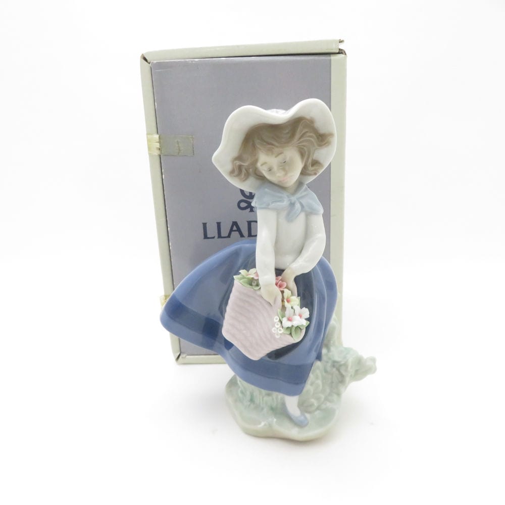 美品 LLADRO リヤドロ 5222 綺麗な花ばかり フィギュリン 置物 陶器人形 少女 女の子 インテリア SC9348G2 【中古】