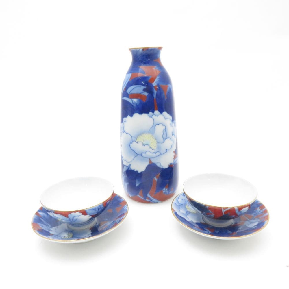 美品 Fukagawa Seiji 深川製磁 染錦牡丹赤濃 徳利 お猪口 3点 酒器セット 盃 有田焼 金彩 和食器 SU13379B2 【中古】