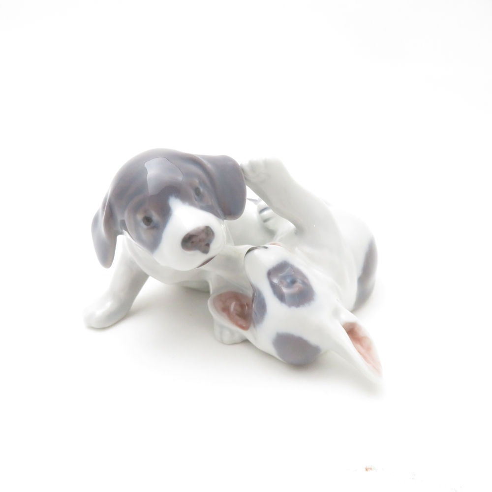 美品 ROYAL COPENHAGEN ロイヤルコペンハーゲン 058 戯れる2匹の犬 ポインターパピー フィギュリン アニマル 置物 陶器 オブジェ インテリア SU13404L1 【中古】