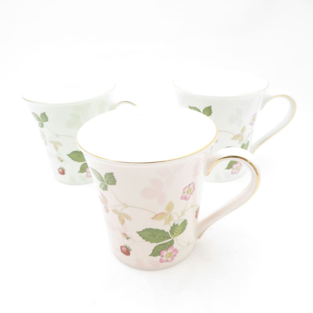 美品 WEDGWOOD ウェッジウッド ワイルドストロベリーパステル マグカップ 3点 セット ピンク/グリーン/ブルー 金彩 SU13565L1 【中古】