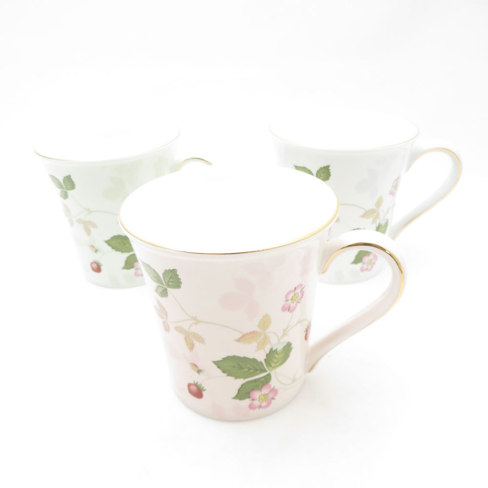 美品 WEDGWOOD ウェッジウッド ワイルドストロベリーパステル マグカップ 3点 セット ピンク/グリーン/ブルー 金彩 SU13565L1 【中古】