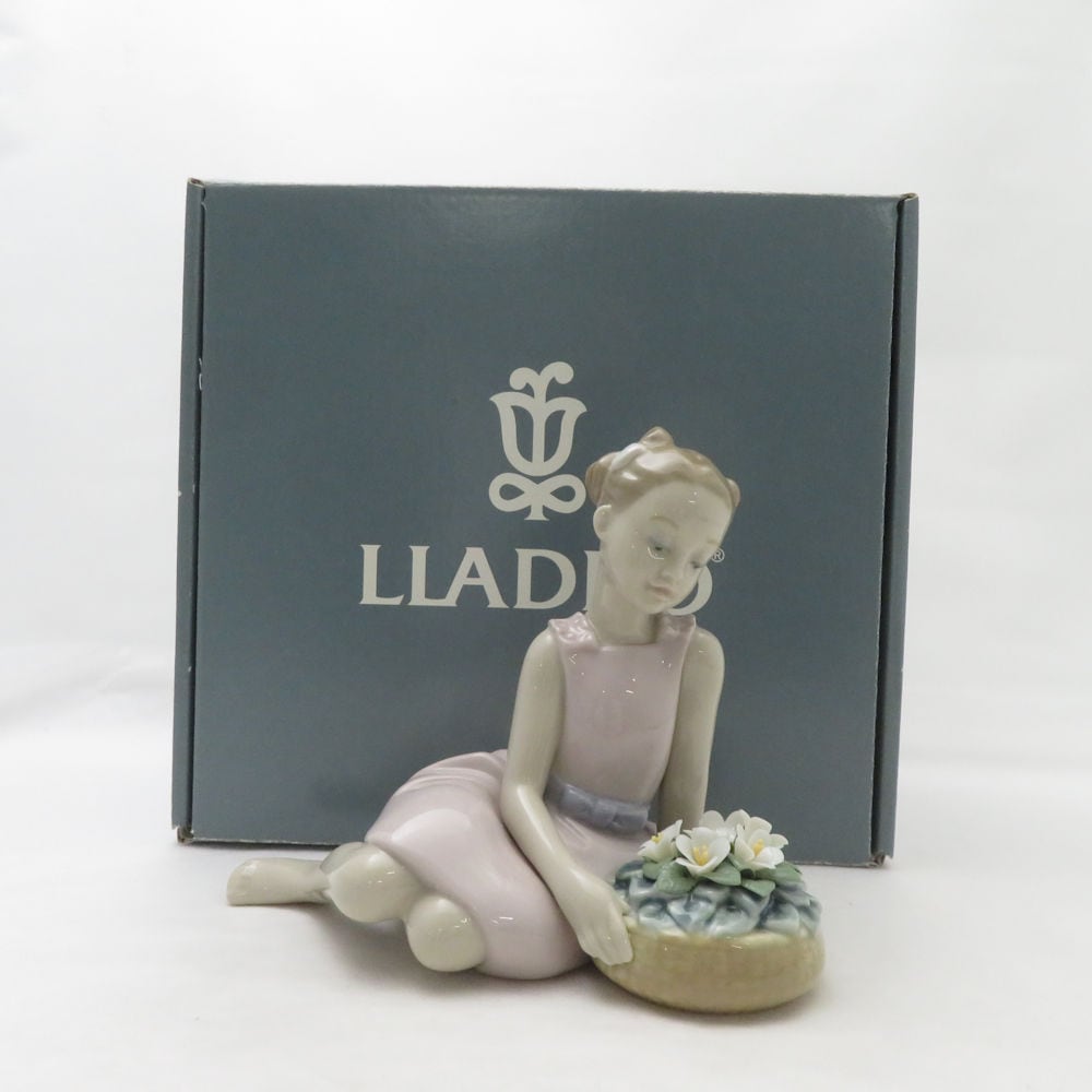 未使用 LLADRO リヤドロ 8573 きれいに咲いてね フィギュリン 置物 インテリア 女の子 花 SM4936E1 【中古】