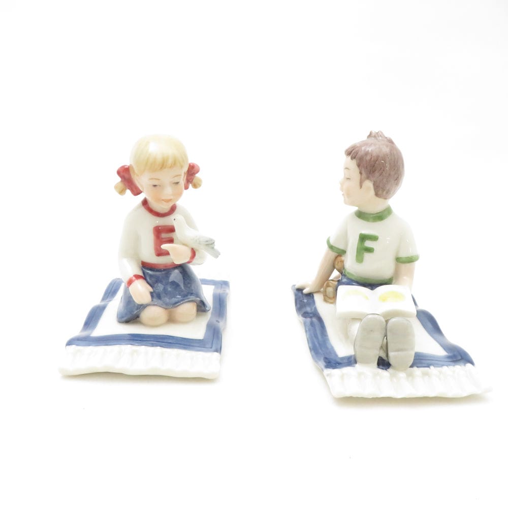 美品 ROYAL COPENHAGEN ロイヤルコペンハーゲン 2001年ミレニアムコレクション エマ/フレデリック フィギュリン 2点 セット 置物 陶器人形 SU13834H2 【中古】