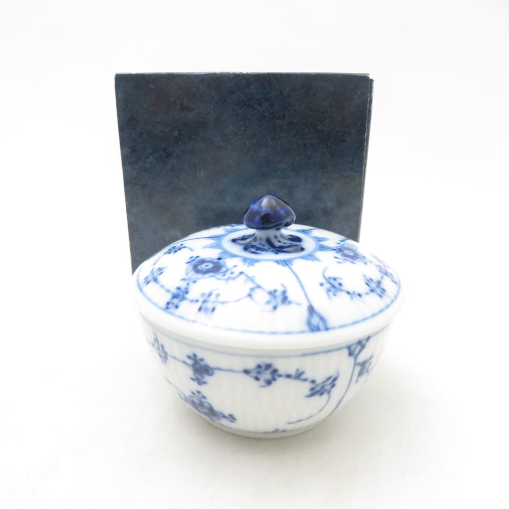 美品 ROYAL COPENHAGEN ロイヤルコペンハーゲン ブルーフルーテッドプレイン 154/155 シュガーポット ボウル 蓋付 砂糖 キャンディーボックス SU13949A2 【中古】