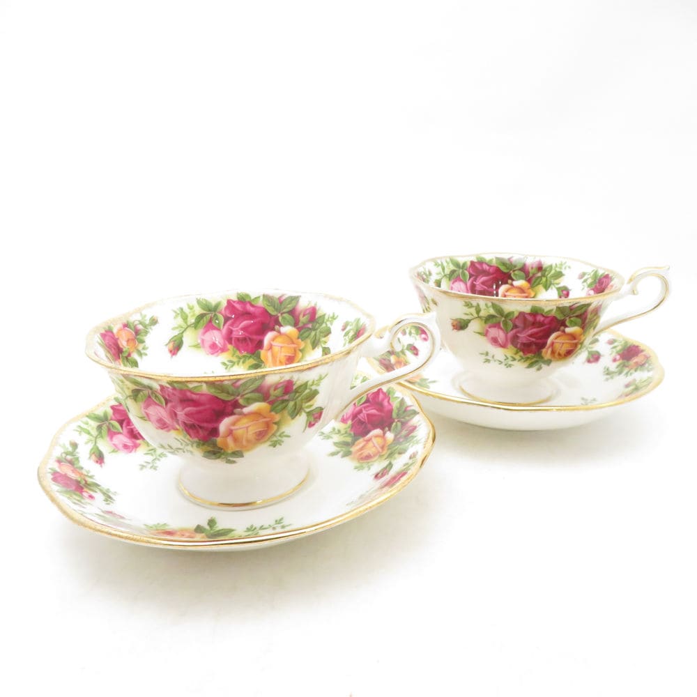 美品 ROYAL ALBERT ロイヤルアルバート オールドカントリーローズ ティーカップ＆ソーサー 2客 ペア 花柄 紅茶 英国 SU13984K2 【中古】