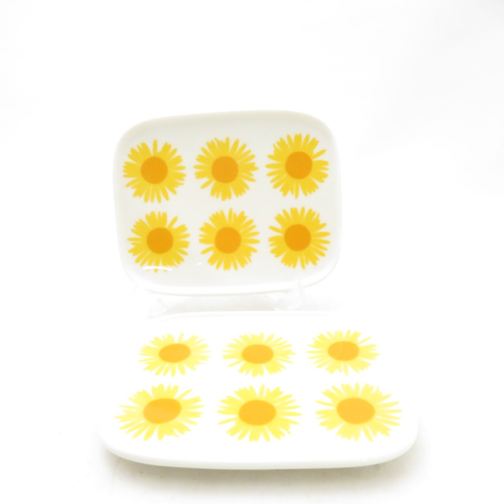 美品 marimekko マリメッコ AURINGONKUKKA アウリンゴンクッカ スクエアプレート 2枚 ペア 15cm ひまわり 向日葵 角皿 北欧 SC10745V1 【中古】