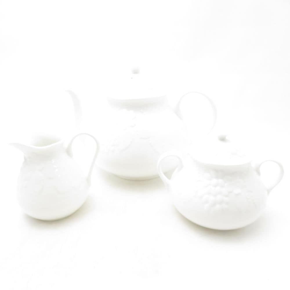 美品 WEDGWOOD ウェッジウッド ストロベリー＆バイン ティーポット クリーマー シュガーポット 3点 セット 黒壺 旧刻印 廃盤 SC10751X2 【中古】