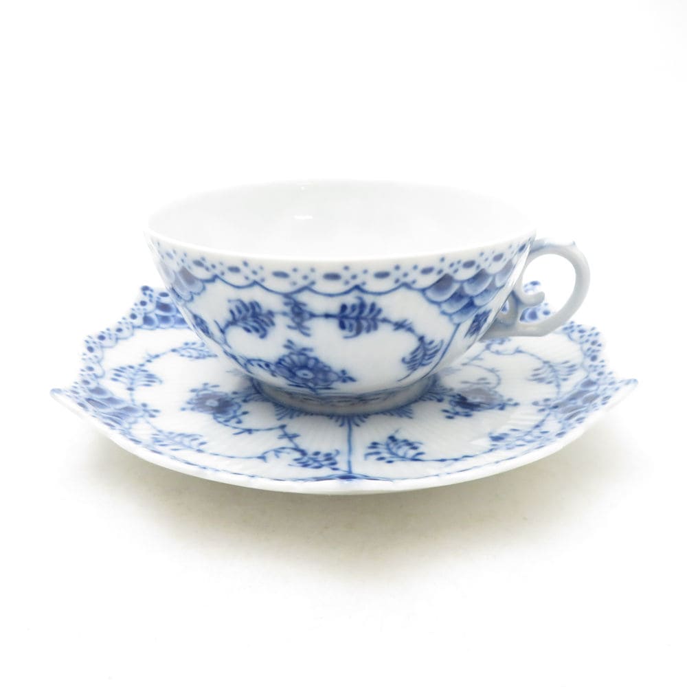 美品 ROYAL COPENHAGEN ロイヤルコペンハーゲン ブルーフルーテッドフルレース ティーカップ＆ソーサー 1客 デンマーク製 SC10781B1 【中古】