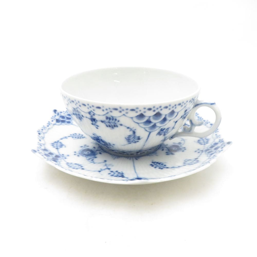 美品 ROYAL COPENHAGEN ロイヤルコペンハーゲン ブルーフルーテッドフルレース ティーカップ＆ソーサー 1客 デンマーク製 SC10782B1 【中古】
