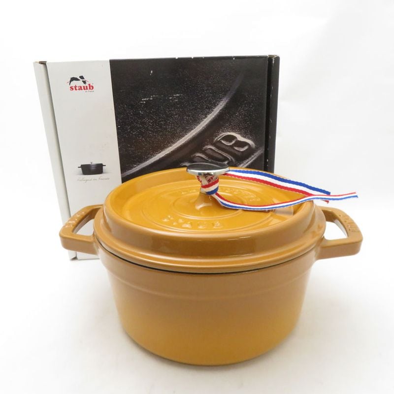 未使用 STAUB ストウブ ピコココットラウンド 両手鍋 鋳鉄 20cm 2.2L マスタード SC11058Z 【中古】