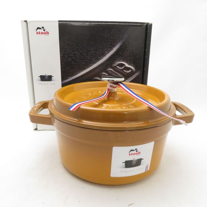 未使用 STAUB ストウブ ピコココットラウンド 両手鍋 鋳鉄 20cm 2.2L マスタード SC11059Z 【中古】