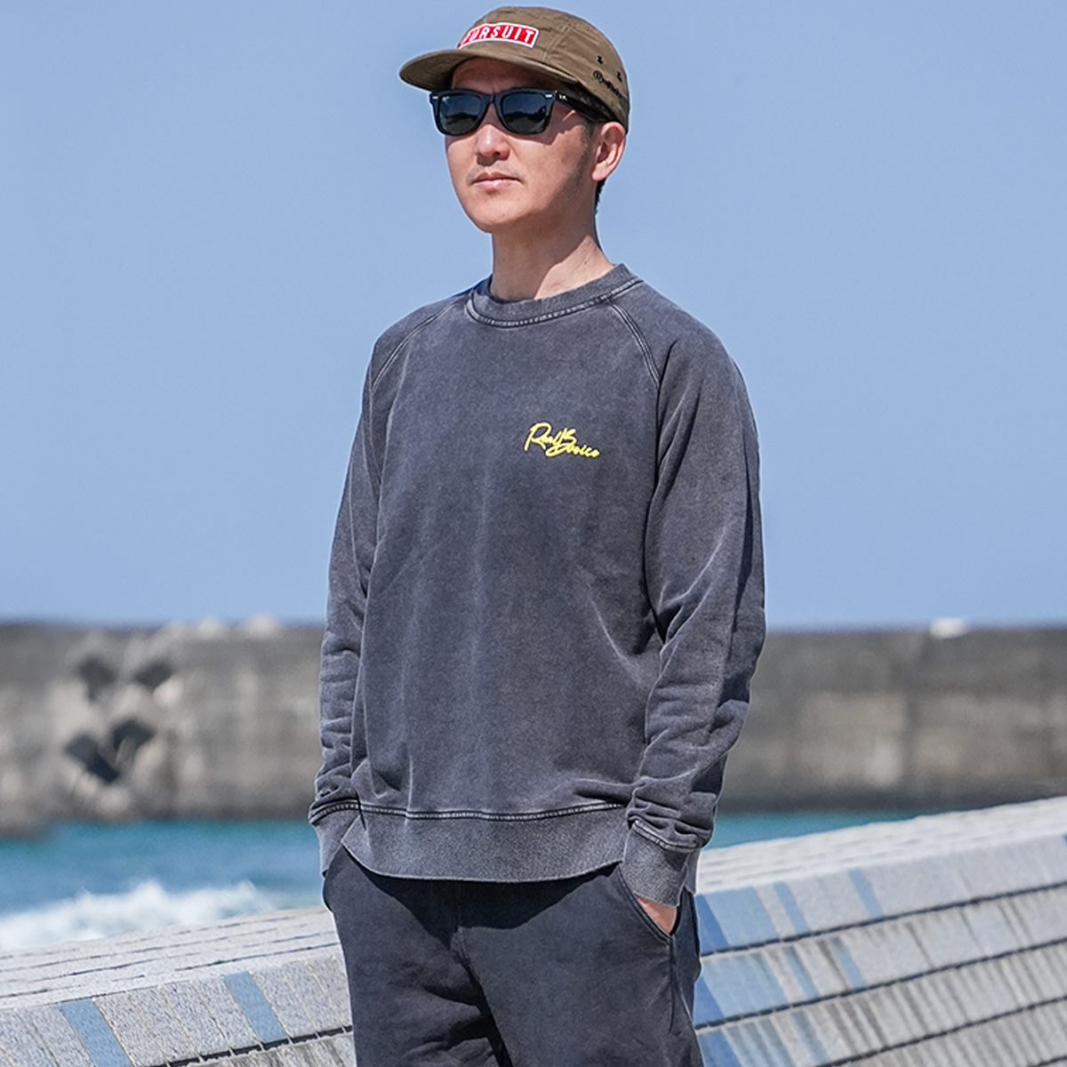 R SPRAY PIGMENT CREW SWEAT