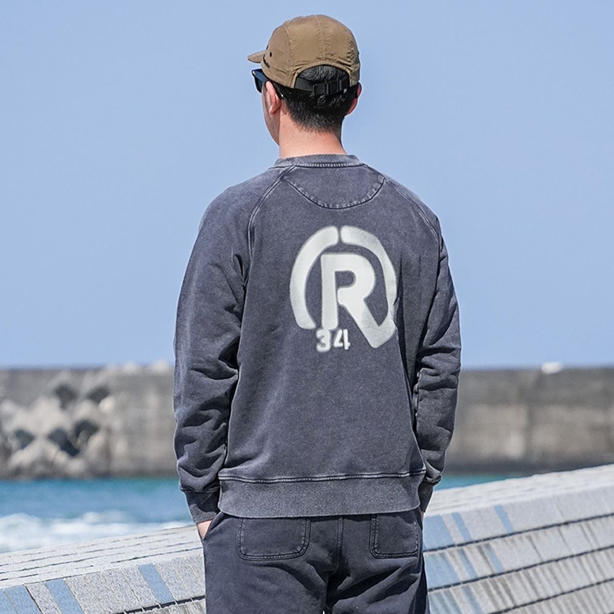 R SPRAY PIGMENT CREW SWEAT