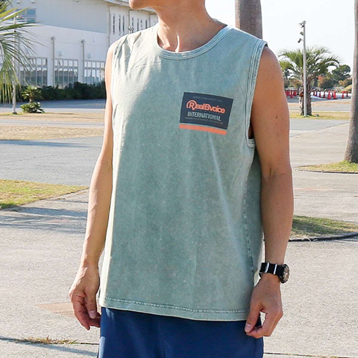 MONKEY POD PIGMENT SLEEVE LESS