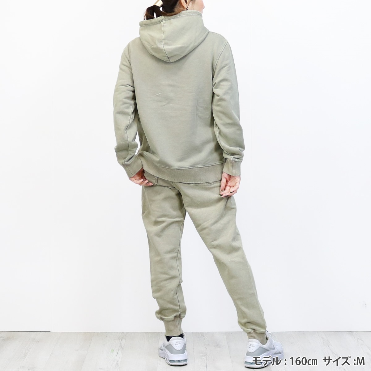 SIMPLE PIGMENT PULL PARKA