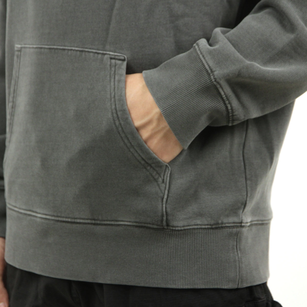 �����ϡ��� ��� �ѡ����� ������ CARHARTT WIP �ץ륪���С� �ա��ǥ��� ���� �ѥå� HOODED VERSE PATCH SWEAT VULCAN I030639