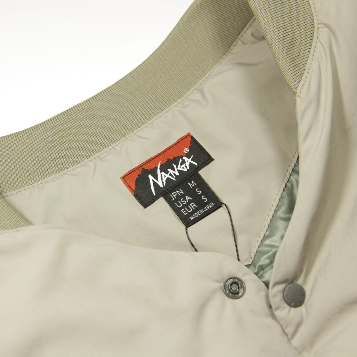 �ʥ� ��� �����󥫡��ǥ����� ��������Ź NANGA �ܥ�������� �Ρ����顼 �������� NO COLLAR SOFT DOWN CARDIGAN N2500-0E004A BEG BEIGE A16B B1C C1D D4E E18F