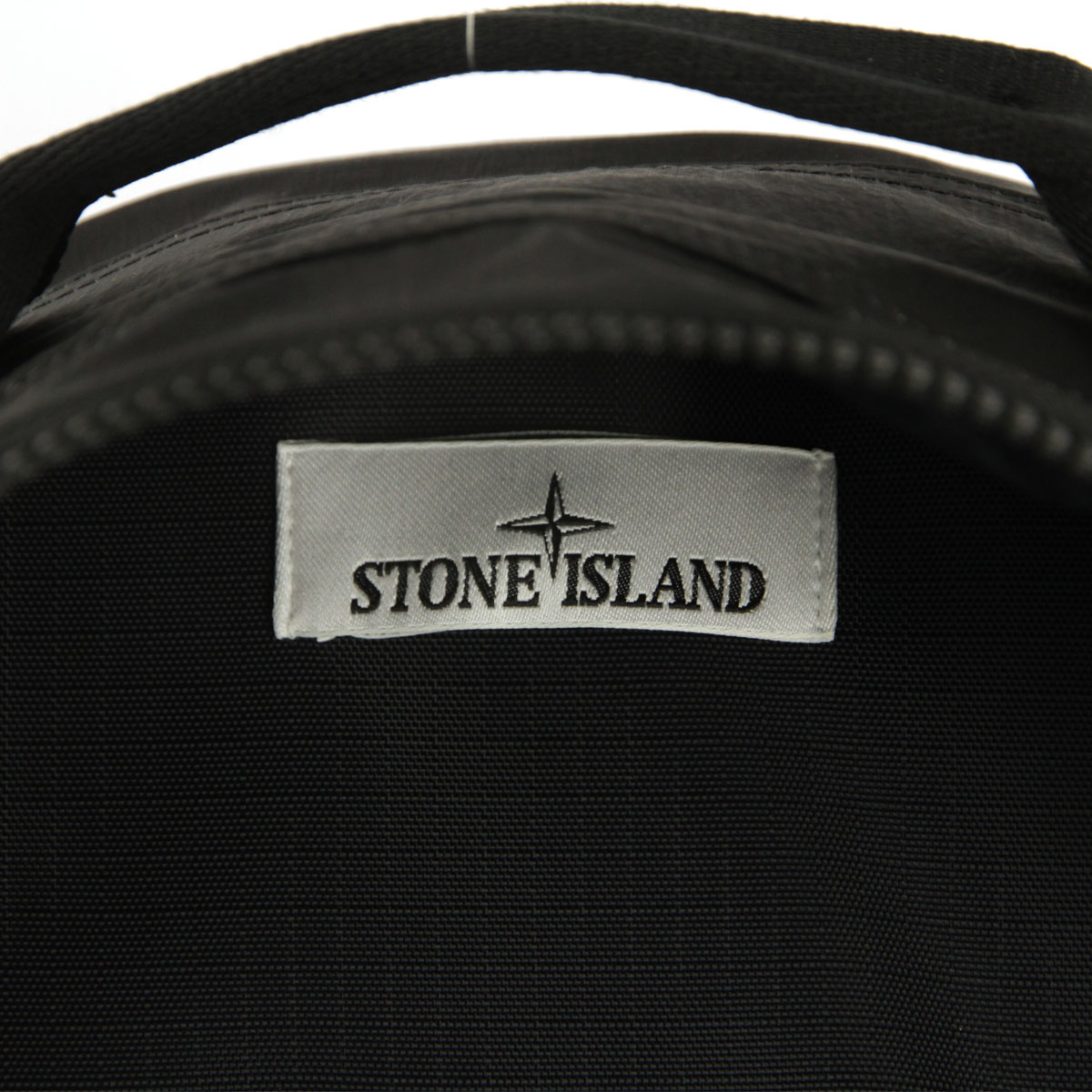 ���ȡ��󥢥����� ��� ��ǥ����� �Хå��ѥå� ������ STONE ISLAND �ʥ����� �� ���å����å� �ե���ȥݥ��å� �����㥹���֥�ѥåɥ��ȥ�å� COATED NYLON METAL IN ECONYL BACKPACK 18L BLACK 9200010 V0029